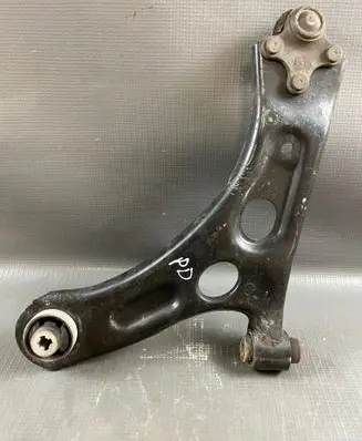 Peugeot 208 II Front lower control arm/wishbone 2670A