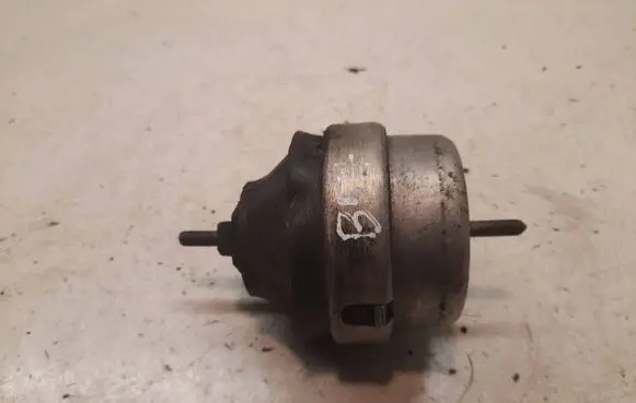 Volkswagen PASSAT B5.5 Engine mount bracket W177674