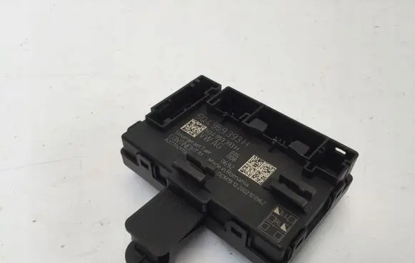 Skoda Octavia Mk4 Door control unit/module 5Q4959393H