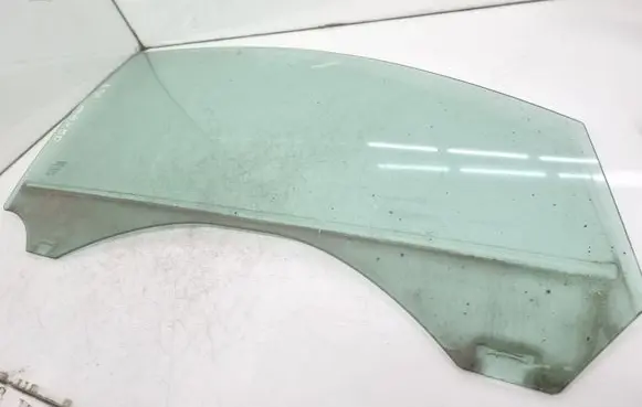 Volvo V50 Front door window glass four-door AS2