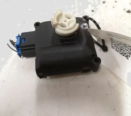 Audi A6 S6 C6 4F Air flap motor/actuator 0132801359