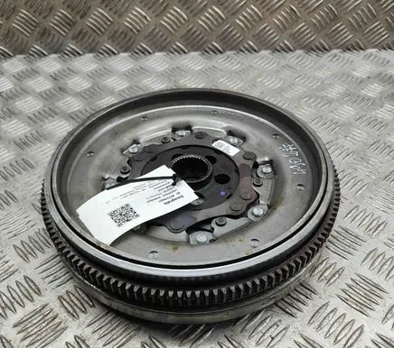 Volkswagen Tiguan Flywheel 05E105266F