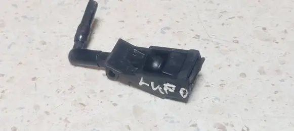 Windshield washer spray nozzle