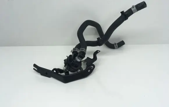 Toyota RAV 4 (XA40) Water pump 0641001301
