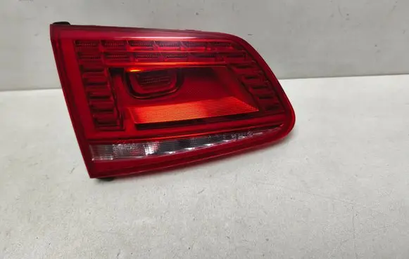 Volkswagen Touareg II Tailgate rear/tail lights 7P6945307