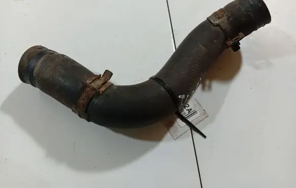 Engine coolant pipe/hose