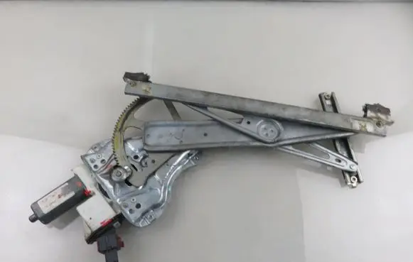 Toyota Corolla E120 E130 Front door window regulator with motor 0130822031