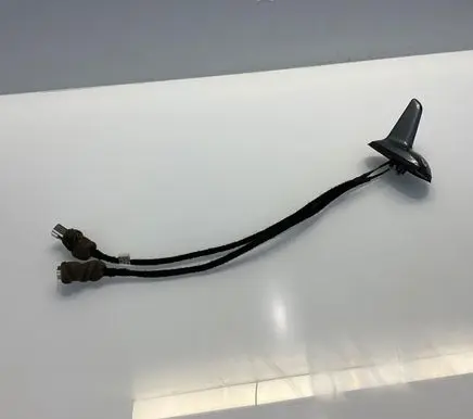 Mercedes-Benz E W211 Aerial GPS antenna A2118205575 2118205575