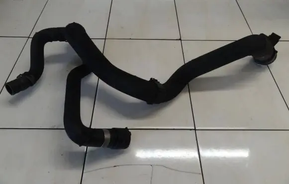 Audi A4 S4 B8 8K Engine coolant pipe/hose 8K0122293F