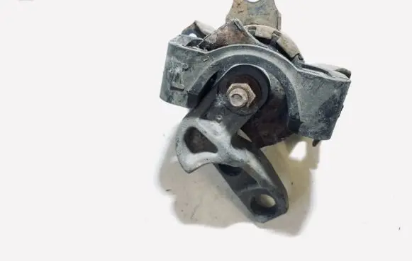 Mazda 323 Engine mount bracket