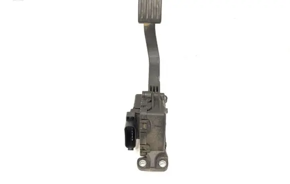 Accelerator throttle pedal