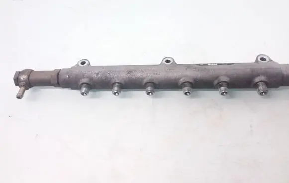 Volvo V70 Fuel main line pipe 8658252 0445215010