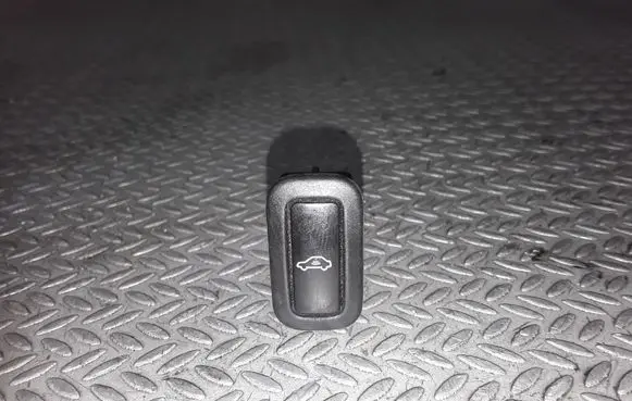 Skoda Octavia Mk2 (1Z) Alarm switch 6Q0962109