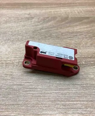 Volkswagen Golf IV Airbag deployment crash/impact sensor 1J0909606D 5WK42350 WITHPLUG