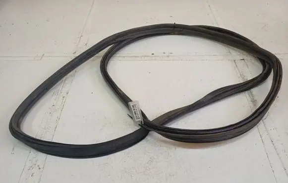 Ford Mondeo Mk III Rubber seal front coupe door 