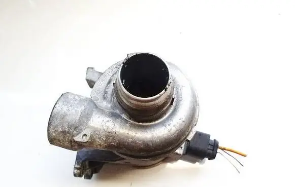 Volvo V40 Water pump 31368715