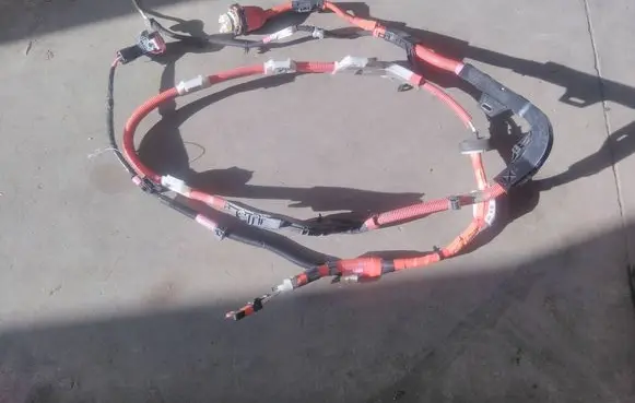 Lexus CT 200H Positive cable (battery)
