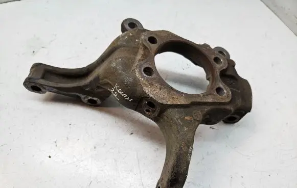 Nissan Qashqai Front wheel hub spindle knuckle