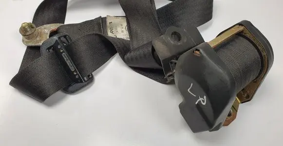 Mercedes-Benz S W126 Front seatbelt 1268606785