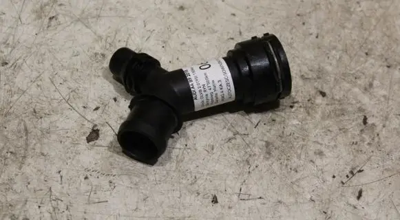 Audi A4 S4 B9 Engine coolant pipe/hose 8W0122293A