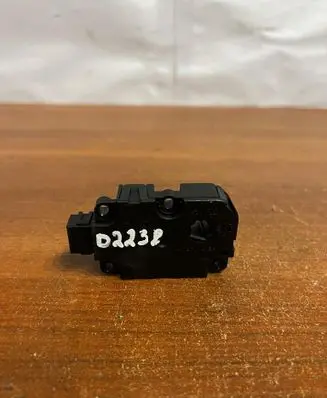 Audi A8 S8 D4 4H Intake manifold valve actuator/motor CZ1139300856 D2238