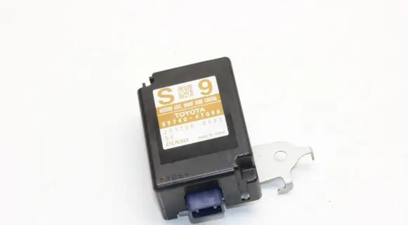 Toyota Prius+ (ZVW40) Keyless (KESSY) go control unit/module 8974047090