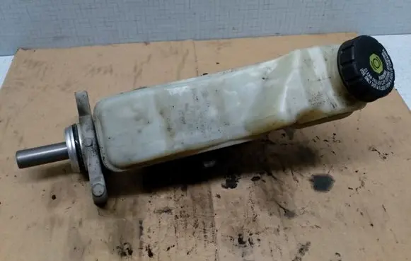 Toyota Corolla E120 E130 Master brake cylinder 744712514