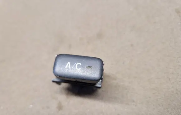 Toyota Hilux (AN10, AN20, AN30) Air conditioning (A/C) switch 