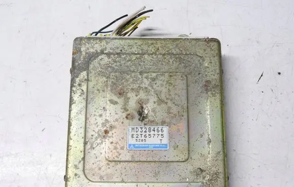 Mitsubishi Colt Wing mirror control module MD328466