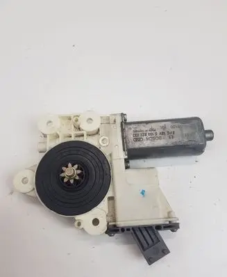 Toyota Avensis T250 Front door window regulator motor 992046100