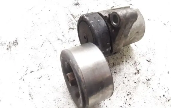 Mazda 6 Generator/alternator belt tensioner