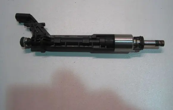 Skoda Rapid (120G, 130G, 135G) Fuel injector 06M906036K