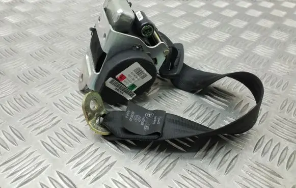 Skoda Octavia Mk2 (1Z) Rear seatbelt 1Z0857447B