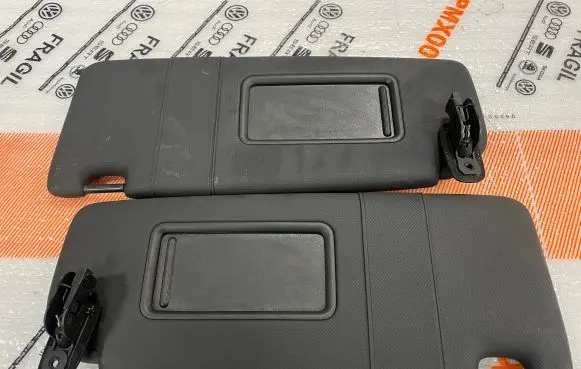 Audi TT TTS Mk2 Sun visor 8J8857551 8J8857552