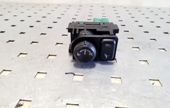 Nissan Qashqai+2 Wing mirror switch