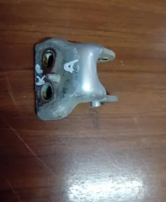 Peugeot 407 Front door lower hinge 