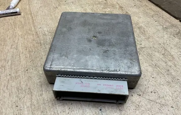 Ford Mondeo MK II Engine control unit/module 96bb12a650ma
