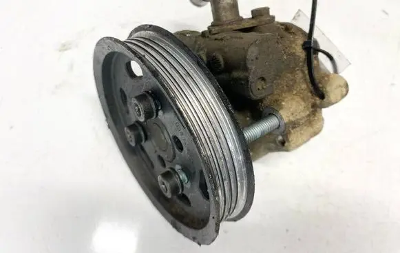 Audi A4 S4 B5 8D Power steering pump KYB