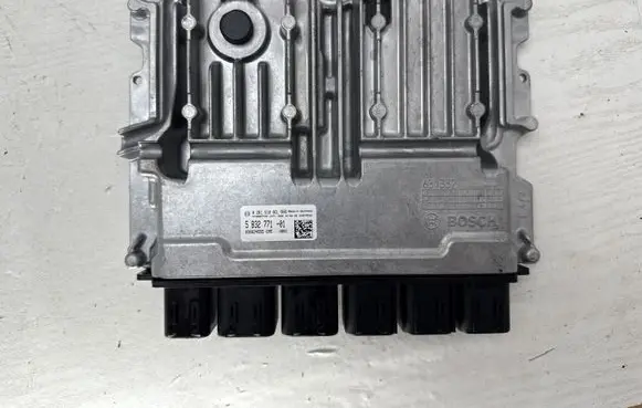 BMW 5 G30 G31 G38 Engine control unit/module 12145B32771 0261S10801 036624555