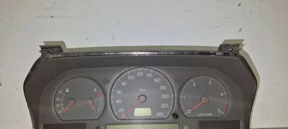 Volvo S70 V70 V70 XC Speedometer (instrument cluster) 9168144