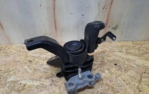 Toyota Prius+ (ZVW40) Engine mount bracket 