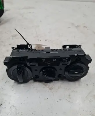 Volkswagen PASSAT B6 Climate control unit