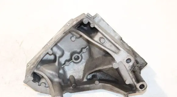 Skoda Fabia Mk3 (NJ) Engine mounting bracket 04B199207