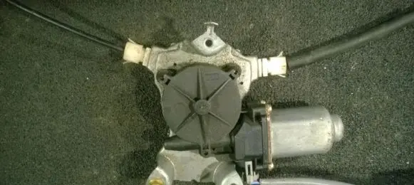 Nissan Almera N16 Front door window regulator motor 400601T1