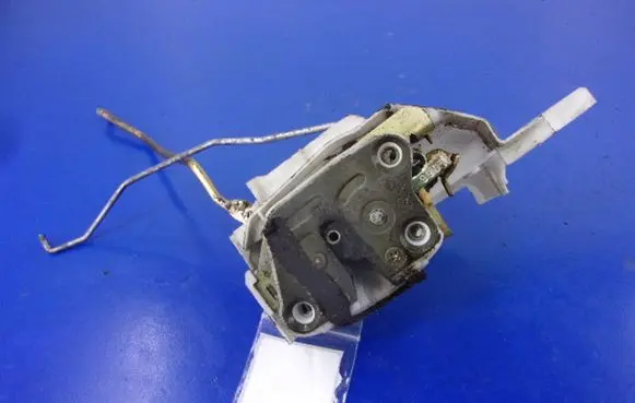 Opel Agila A Front door lock