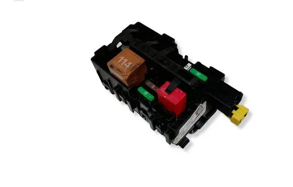 Peugeot 508 Fuse module 9806192580