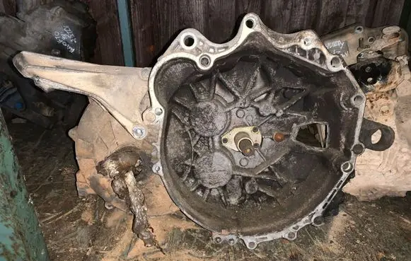 Volvo S70 V70 V70 XC Manual 5 speed gearbox 1023704 012 SB14
