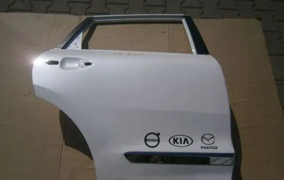 KIA Niro Rear door