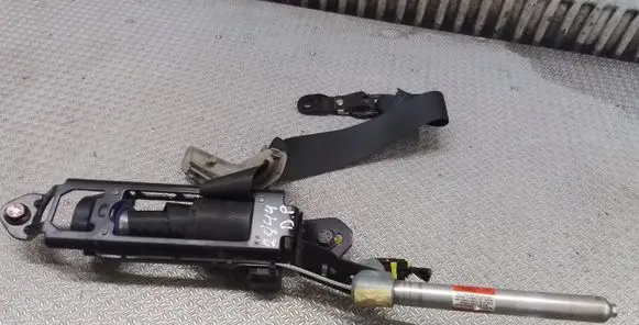 Volvo V70 Front seatbelt