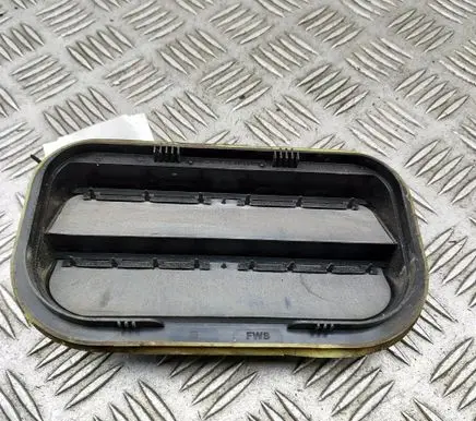 Volkswagen Caddy Quarter panel pressure vent 7L0819181
